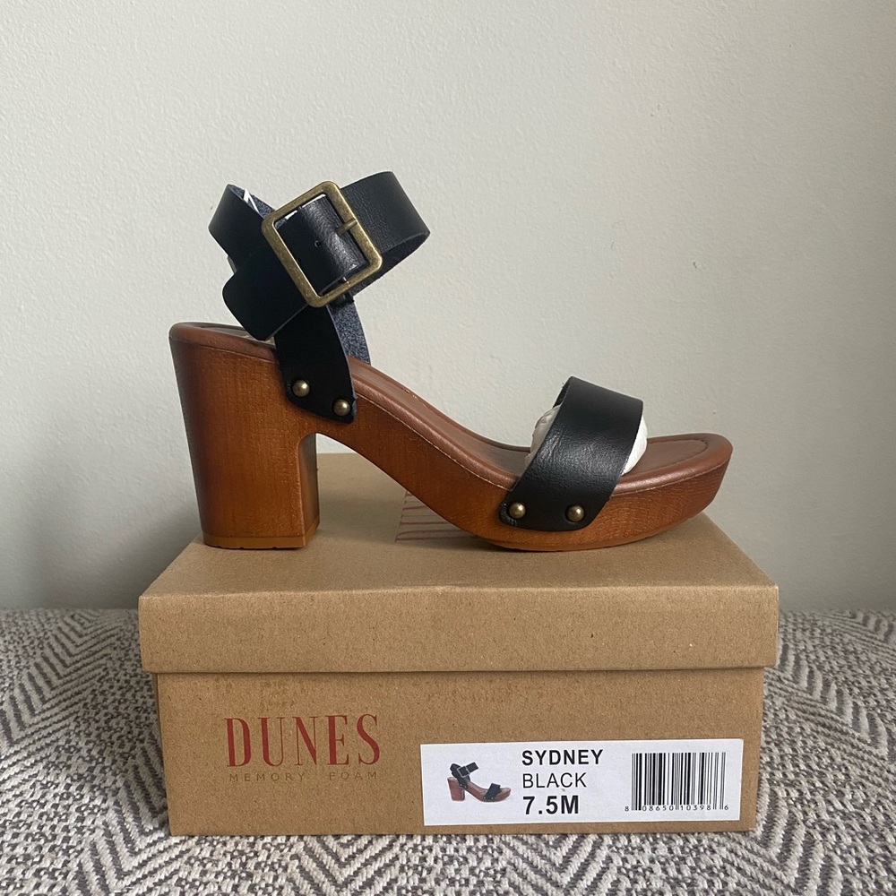 Faux wood platform sandals
